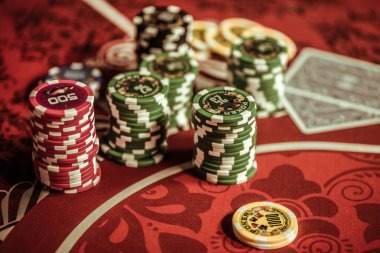 Money Train slot game on slotmacau showing reels, bonus track, and free spin feature